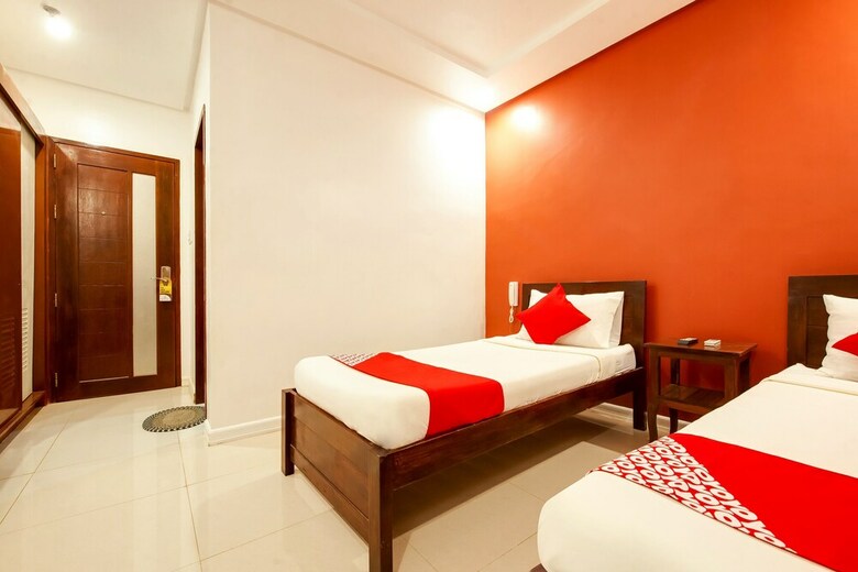 Oyo 402 Royale Parc Hotel