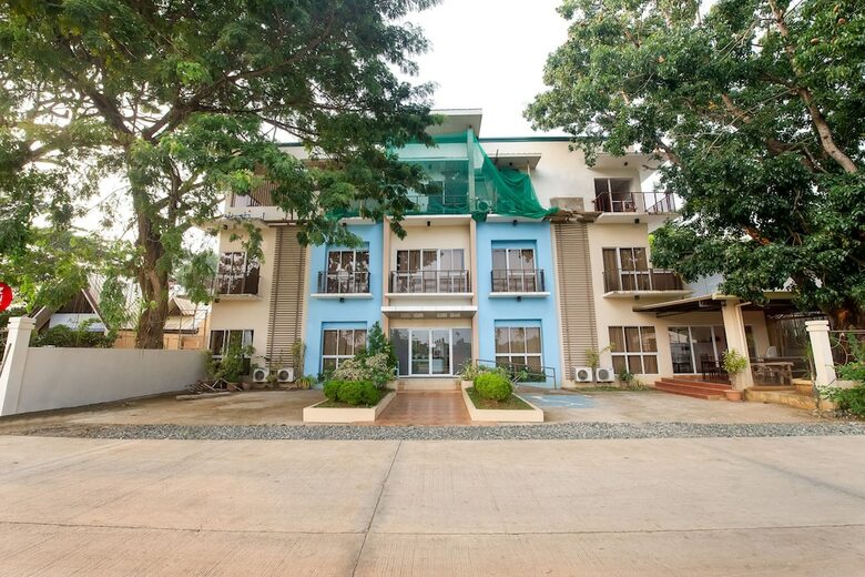 Oyo 402 Royale Parc Hotel