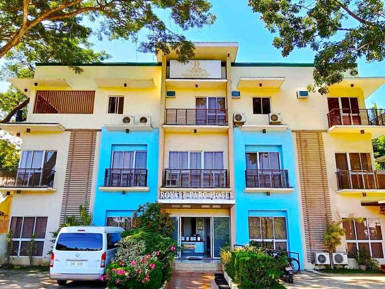 Oyo 402 Royale Parc Hotel