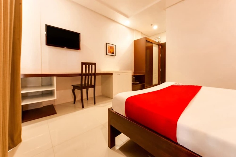 Oyo 402 Royale Parc Hotel