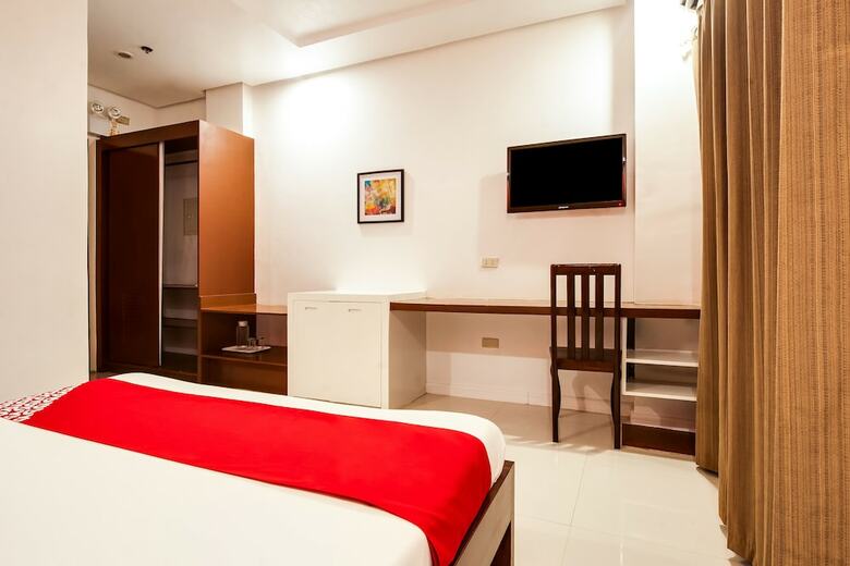 Oyo 402 Royale Parc Hotel