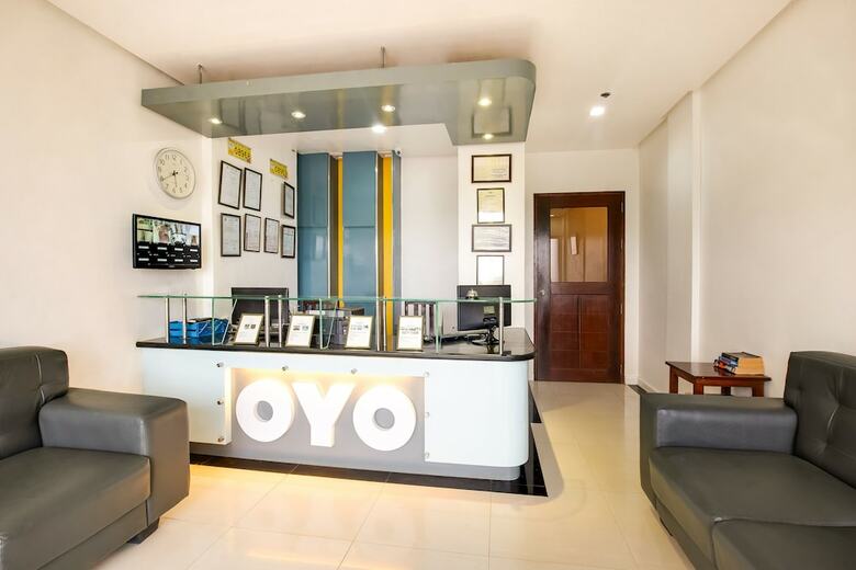 Oyo 402 Royale Parc Hotel