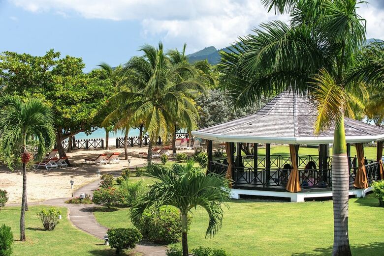 Hotel Coyaba Beach Resort