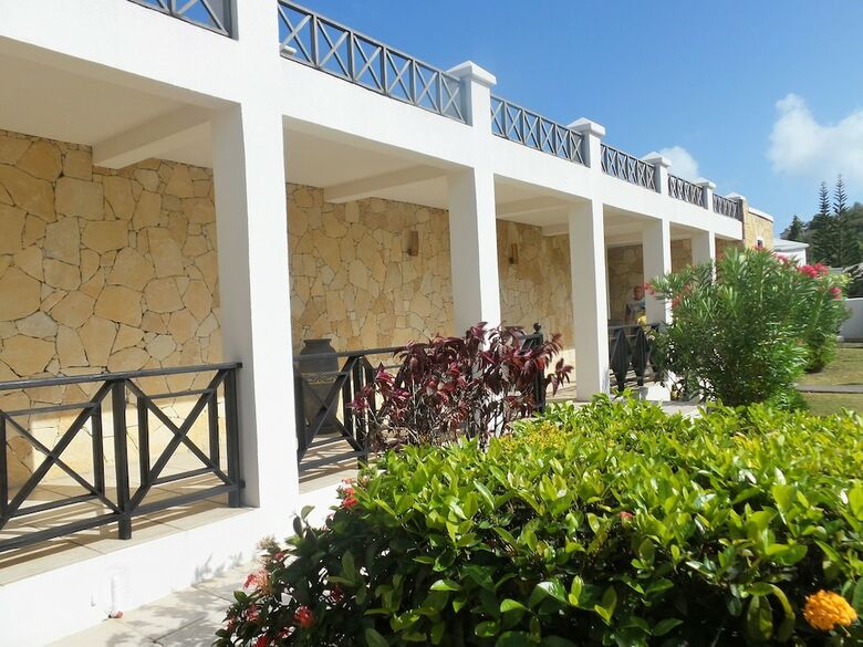 Hotel Coyaba Beach Resort