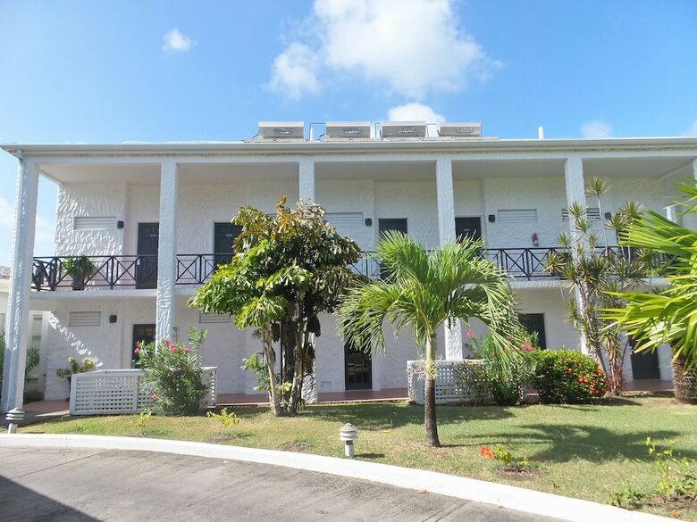 Hotel Coyaba Beach Resort