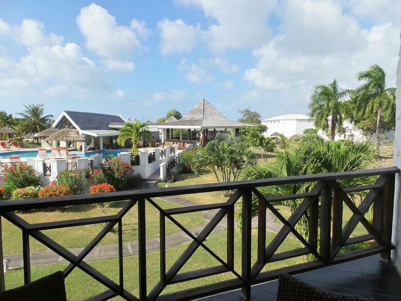 Hotel Coyaba Beach Resort