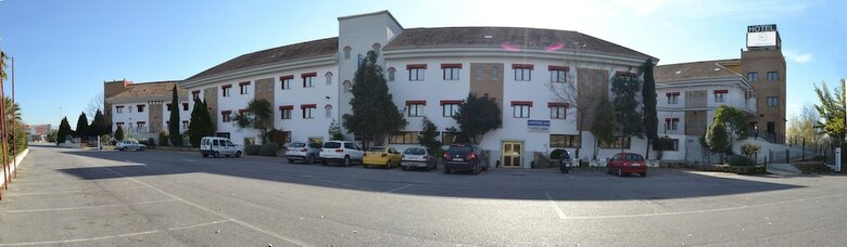 Hotel Reyes Zir�es