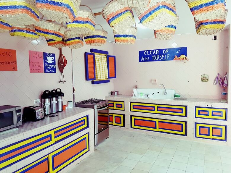 Hostal The Pelican Larry Hostel