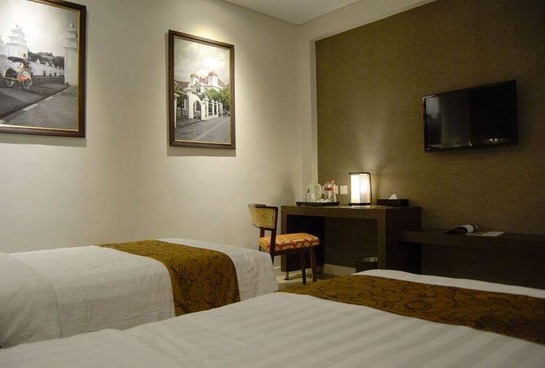 Ayola Tasneem Convention Hotel