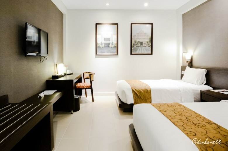 Ayola Tasneem Convention Hotel