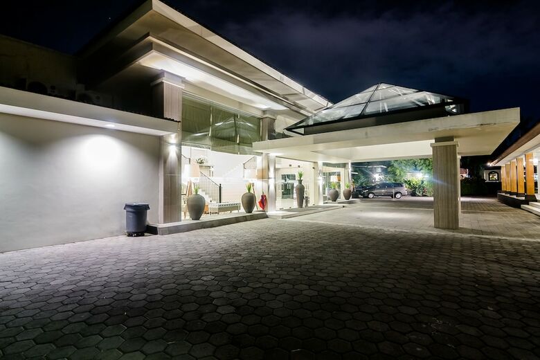 Ayola Tasneem Convention Hotel