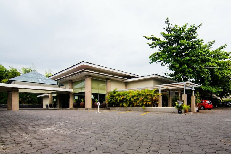 Ayola Tasneem Convention Hotel