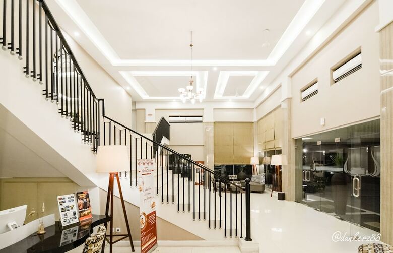 Ayola Tasneem Convention Hotel