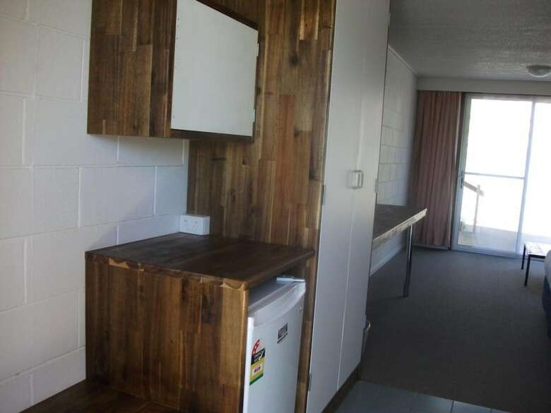 Snow Season Motor Inn