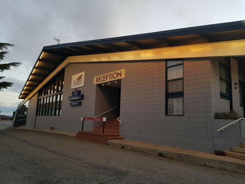 Snow Season Motor Inn