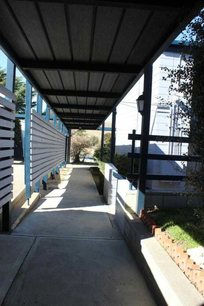 Snow Season Motor Inn