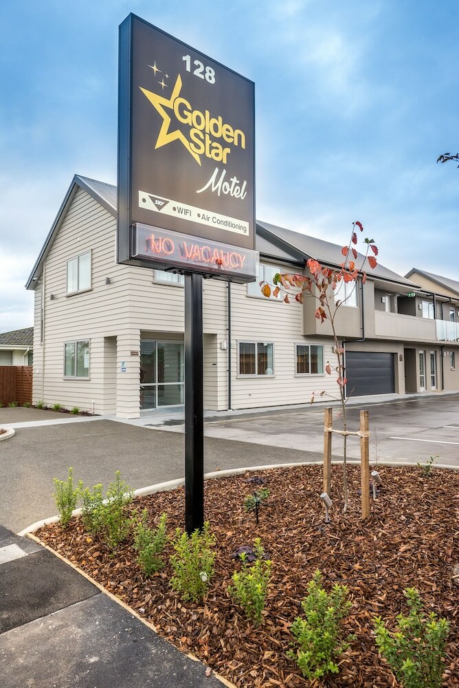 Golden Star Motel