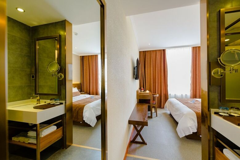 Qingdao James Joyce Hotel