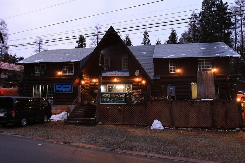 Bed & Breakfast Canadian Village Goryu