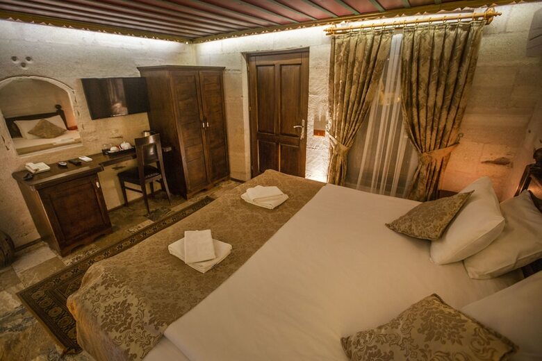 Hermes Cave Hotel