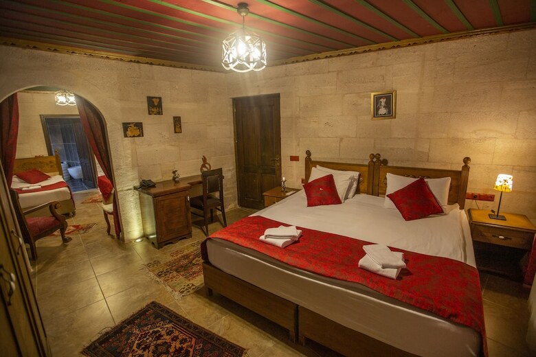 Hermes Cave Hotel
