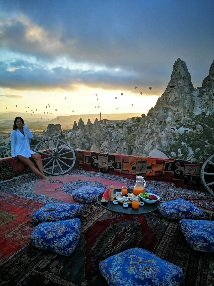 Hermes Cave Hotel