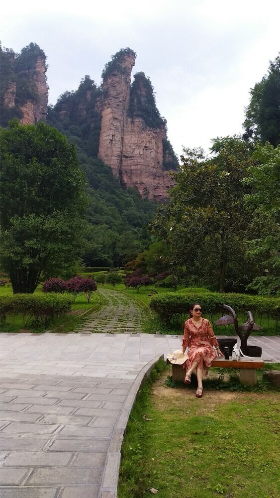 Hotel Zhangjiajie Red Apple Inn