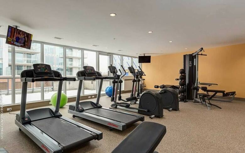 Monki-di Executive Suites - First