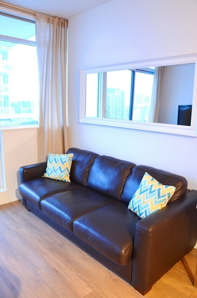 Monki-di Executive Suites - First