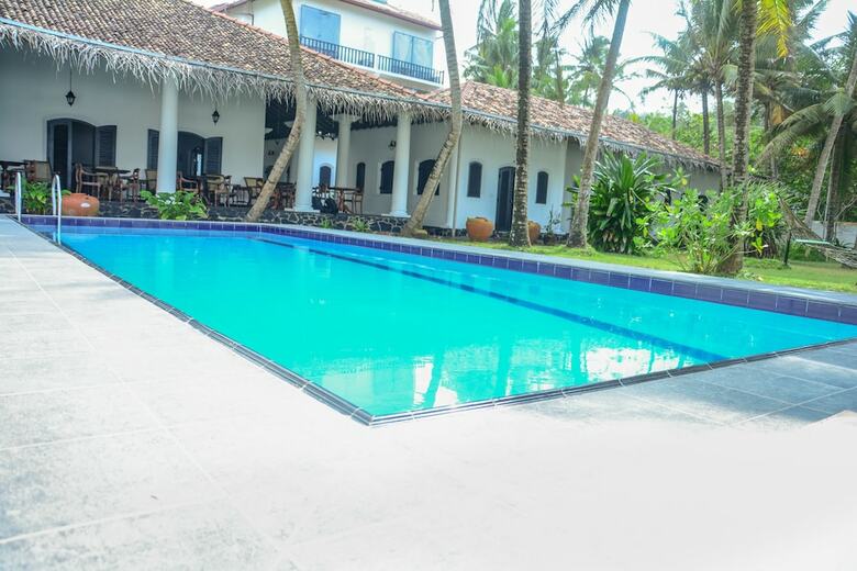 Hotel Villa Tissa Beach Resort