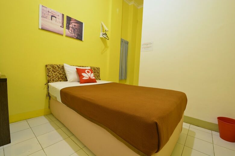 Hotel Zen Rooms Basic Near Pasar Baru