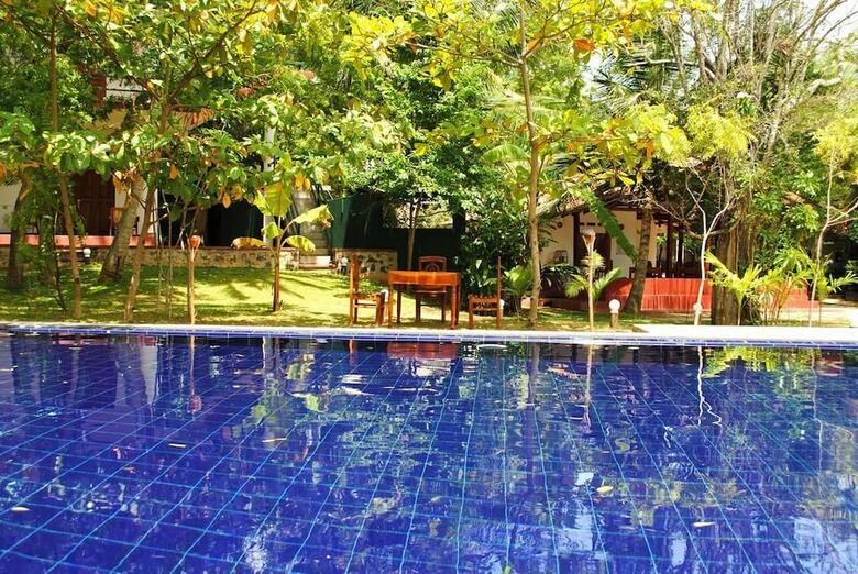 Hotel Peacock Land