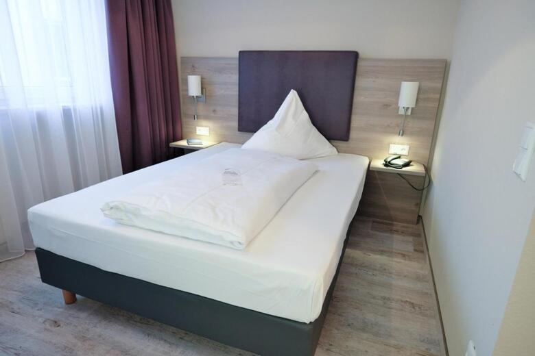 Hotel R�merstadt