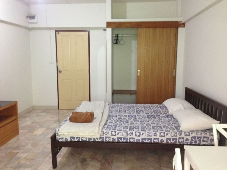 Hotel Yaowamal Apartment