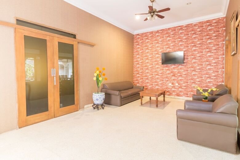 Hotel Reddoorz Near Kebun Raya Bogor