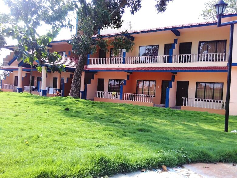 Hotel Hill Rock