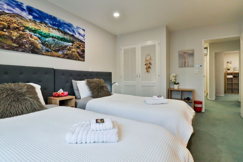 Amazing Queenstown Luxury Apartment