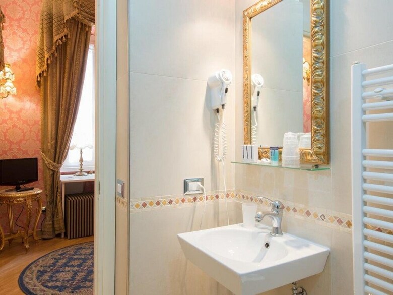 Domus Colosseo Hotel