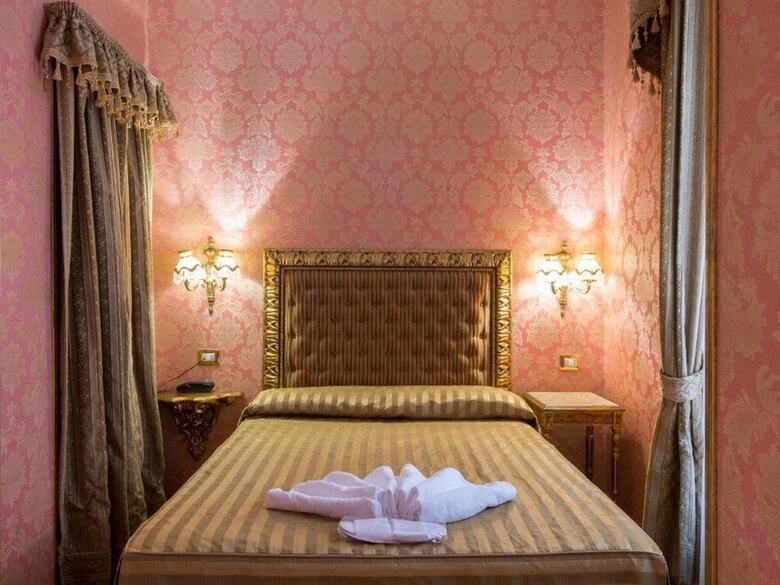 Domus Colosseo Hotel