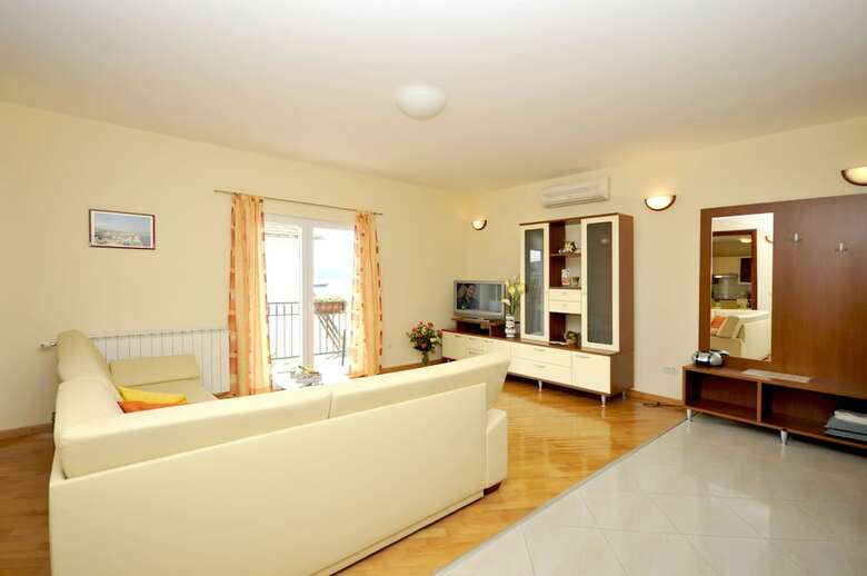 Apartments Roza