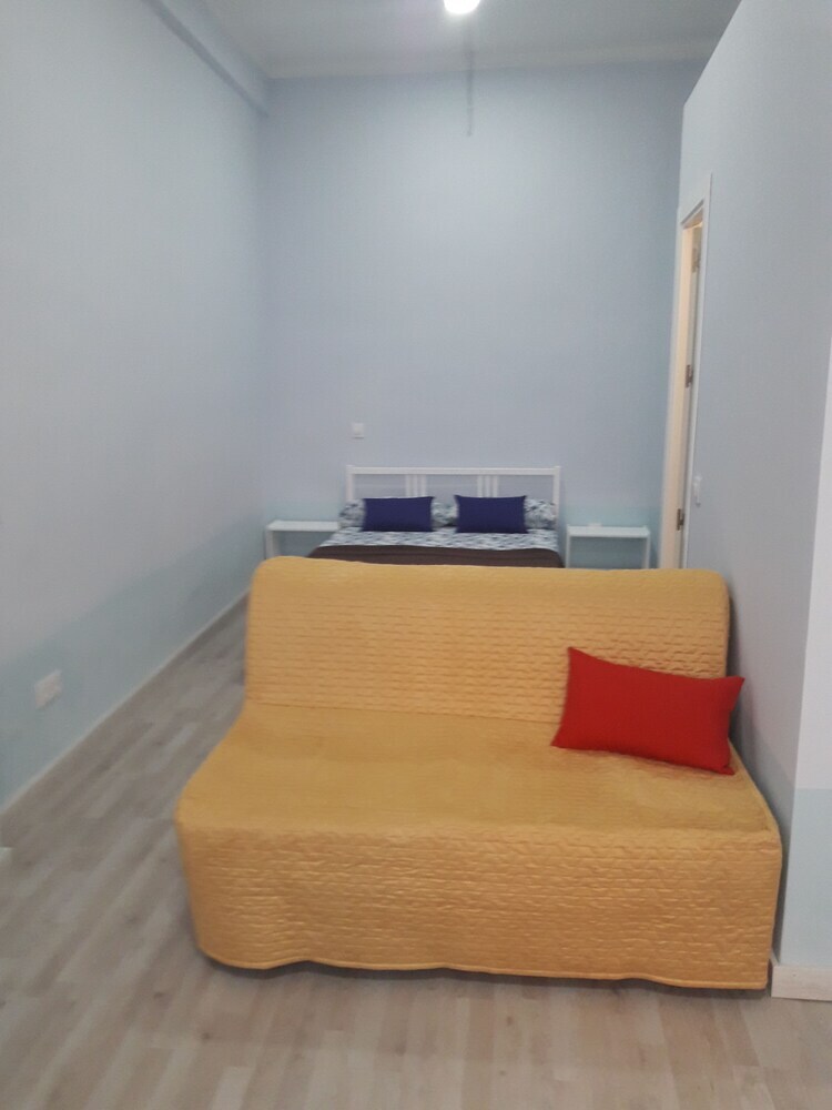 White Goose Apartment In Madrid