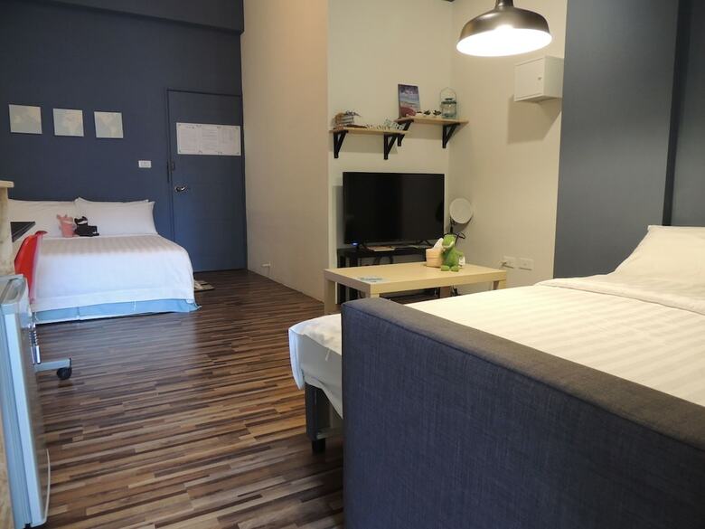Bed & Breakfast Eatzzz Hostel