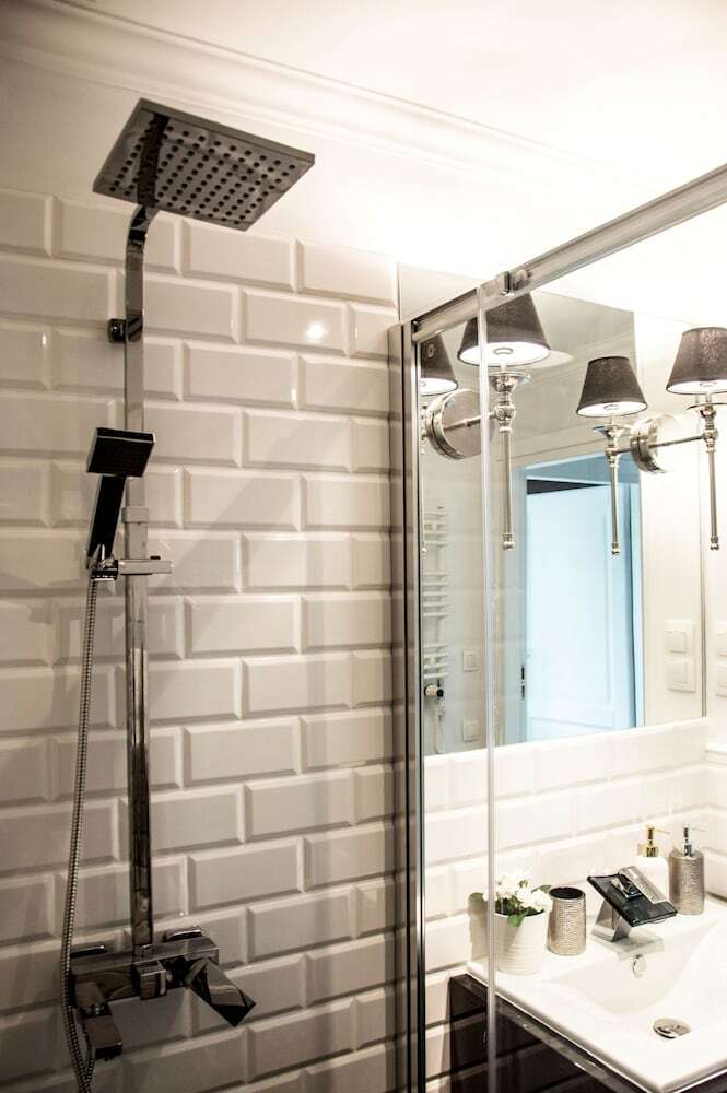 Platinum Apartment By Pla