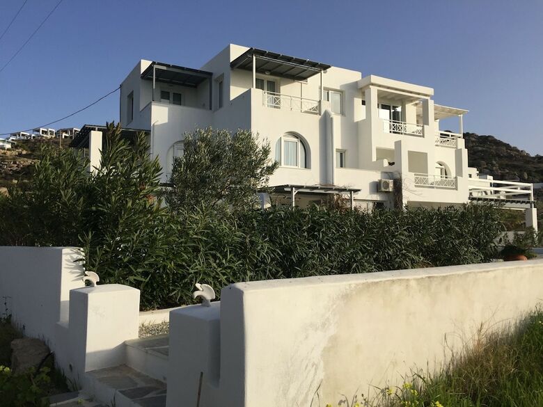 Depis Bay Apartments