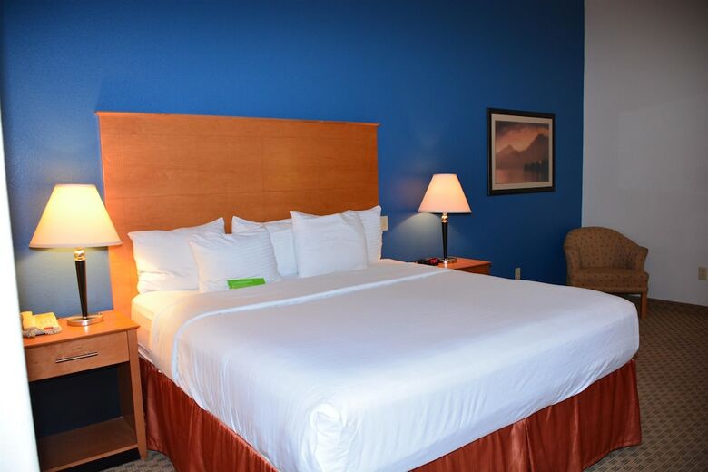 Hotel Baymont By Wyndham Brenham