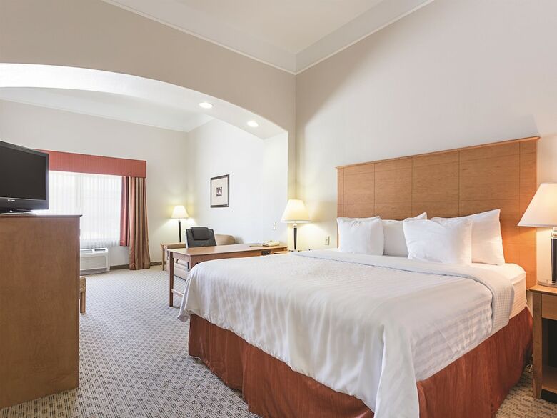 Hotel Baymont By Wyndham Brenham