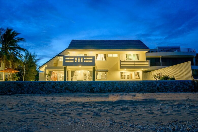 Villa C-shore Private Beachfront House
