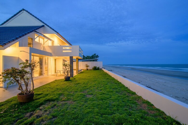 Villa C-shore Private Beachfront House