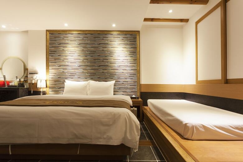 Hotel Leaders
