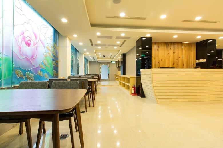 Ruocing Hot Spring Hotel